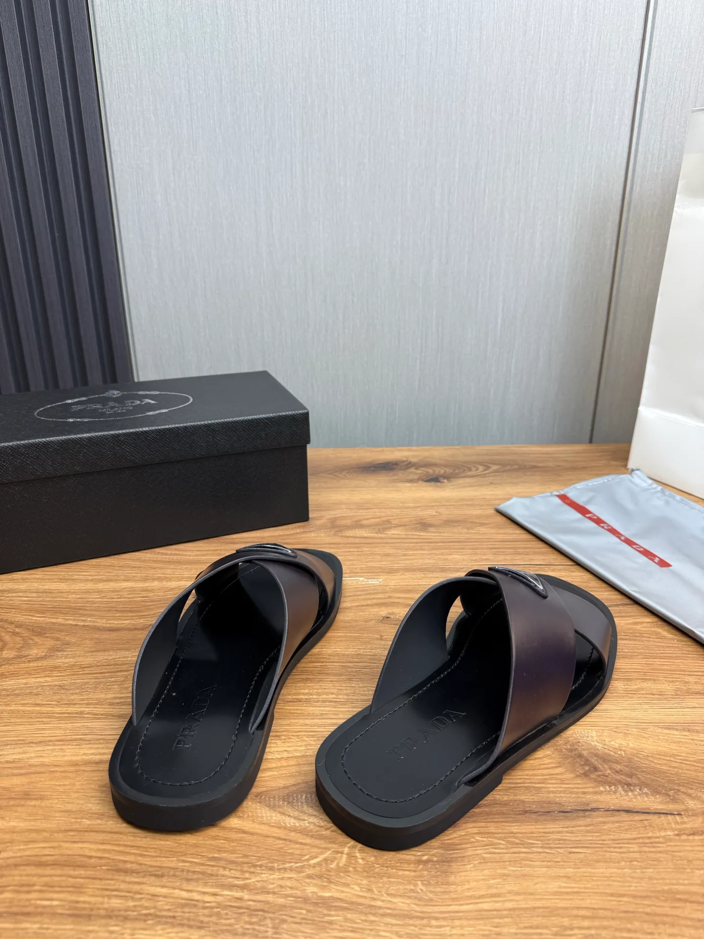 Factory price 340💰 ＰＲＡＤＡPrada - popular men's slippers hot sale 🔥 🩴Official website one to one production 38-45 sizes 45 46 🉑️Customized!